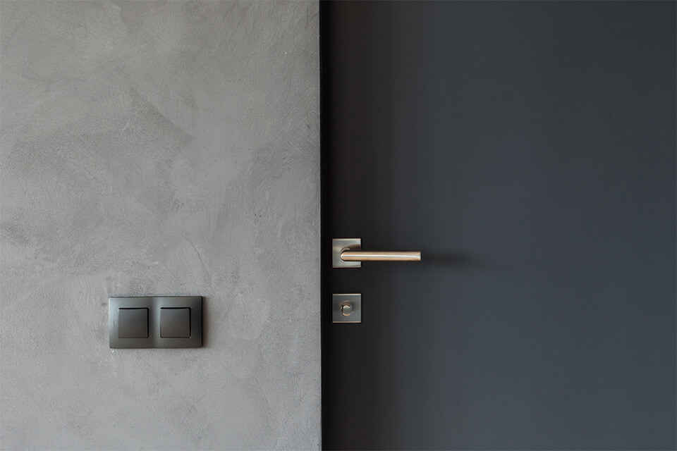 grey_door_wall